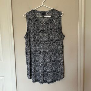 Jones New York Black & White Sleeveless Blouse